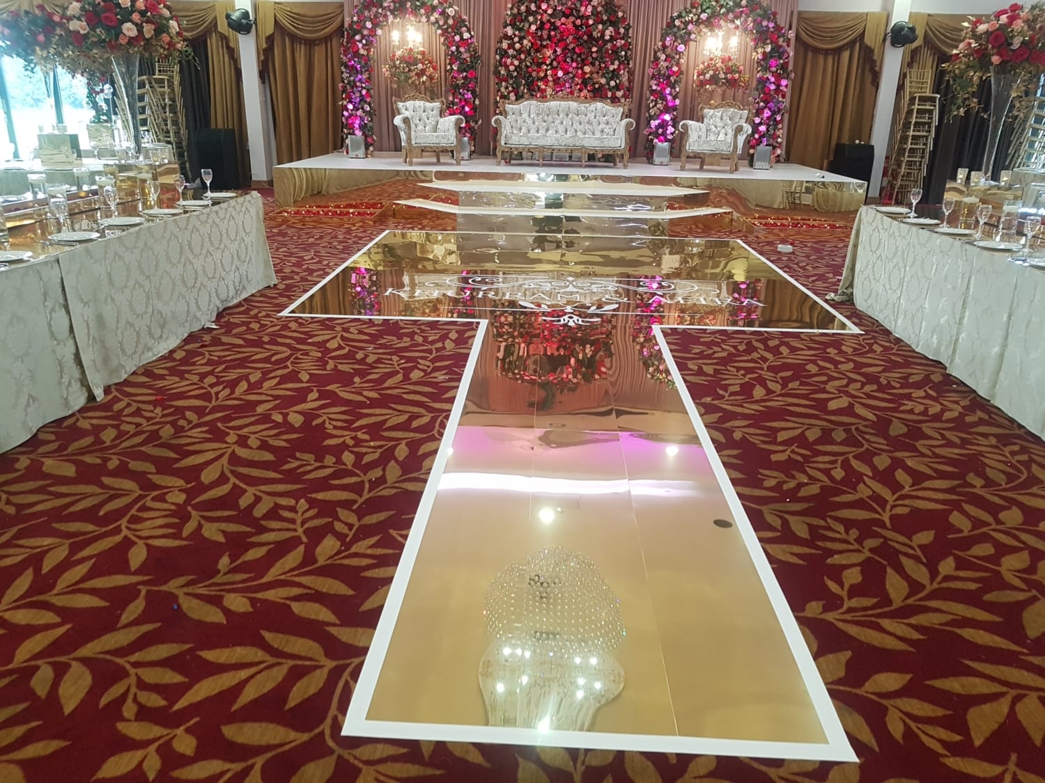 Gold Mirror dancefloor at Willows Dancing On Stars